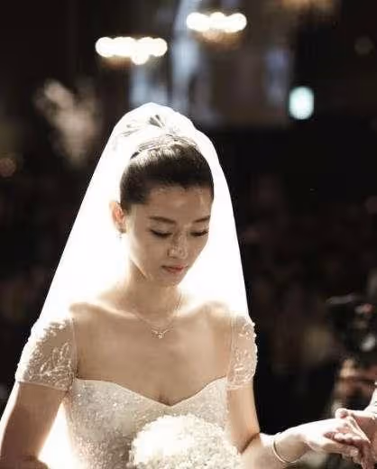 全智賢感情史:嫁入豪門,夫妻不和鬧離婚?和男閨蜜們的感情曖昧