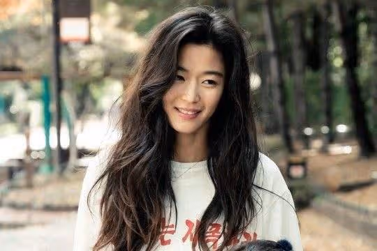 全智賢感情史:嫁入豪門,夫妻不和鬧離婚?和男閨蜜們的感情曖昧