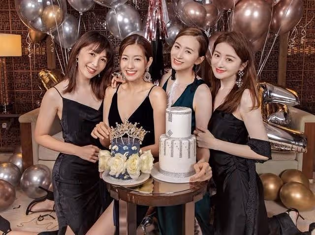 37歲港姐甜心慶祝結婚12周年，退圈創立護膚品牌，已成三孩之母