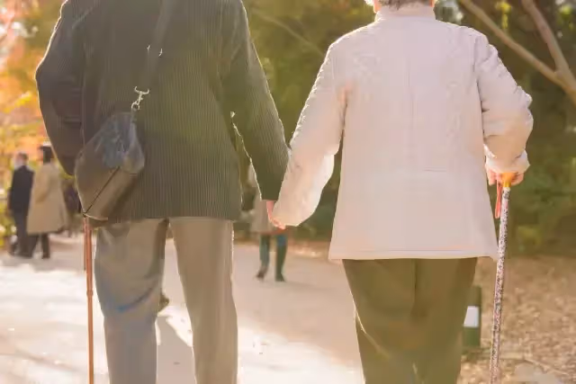 104歲的老母親「每天抱兒睡」黏得像孩子 孝兒辭職陪伴「9年從未睡好覺」卻感恩:沒人比我幸福