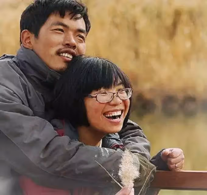 被判活不過40歲!身患絕症「貧困男帶八百塊與她私奔」 走遍世界後修成正果「幸福生活打臉眾人」