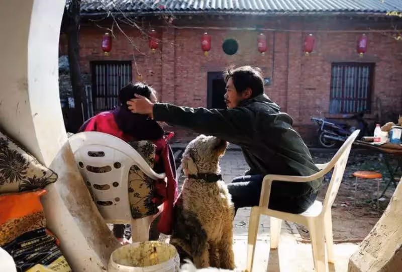 被判活不過40歲!身患絕症「貧困男帶八百塊與她私奔」 走遍世界後修成正果「幸福生活打臉眾人」