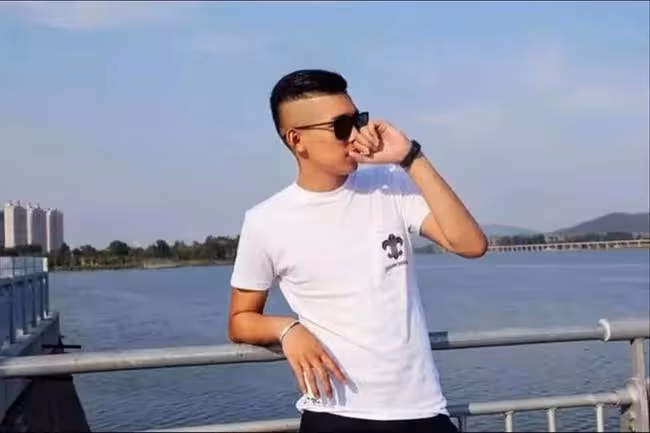 曾經坐擁4000萬粉絲,登上春晚舞台的天佑,當眾求饒,現在生活怎麼樣?