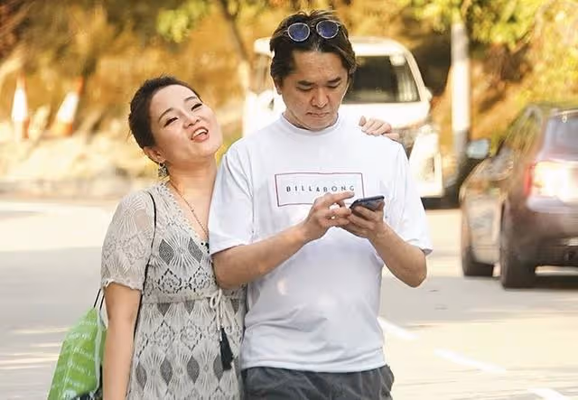 曝54歲港星打破丁克主義,三房女友秘密懷孕,8億財產有了繼承人