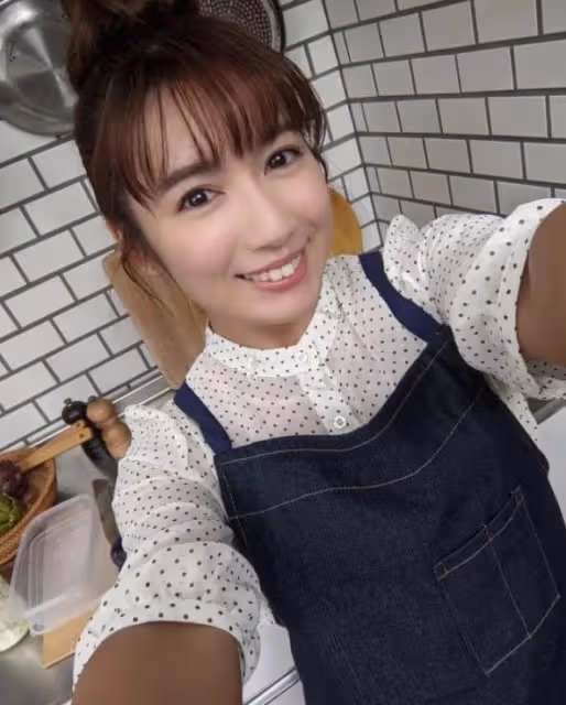 日本「最萌二頭肌美少女」失業一年後,才木玲佳被迫回歸老本行!