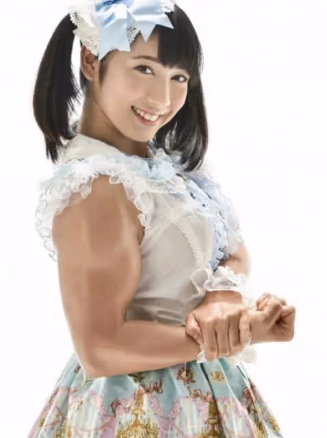 日本「最萌二頭肌美少女」失業一年後,才木玲佳被迫回歸老本行!