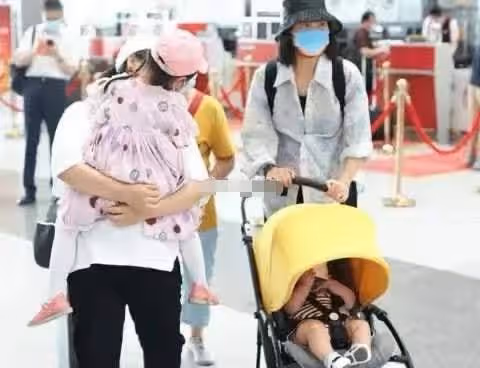 40歲朱丹婚姻生活引爭議,兒女由母親阿姨幫忙帶,隻字不提周一圍