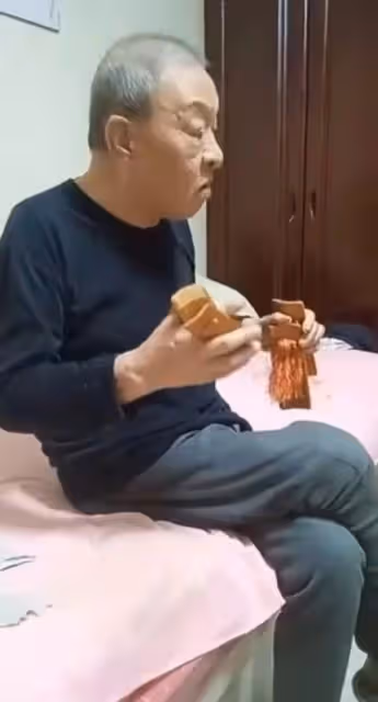 相聲大師耿伯春去世!德雲社演員到場送別,最後表演曝光精神矍鑠
