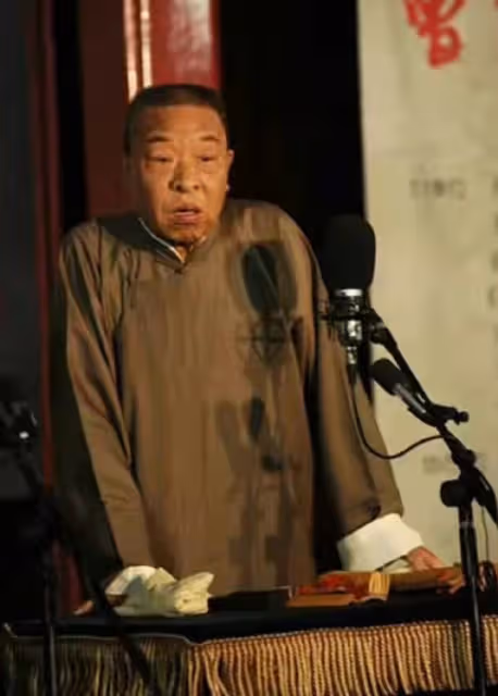 相聲大師耿伯春去世!德雲社演員到場送別,最後表演曝光精神矍鑠