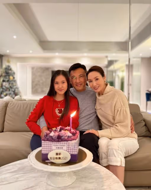 51歲郭可盈為愛女慶生!皮膚緊緻氣質驚艷,學霸女兒高顏值神似媽