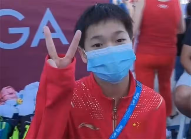 全紅嬋久違亮相！又長高了，大長腿醒目＋瘦了，女大十八變更漂亮