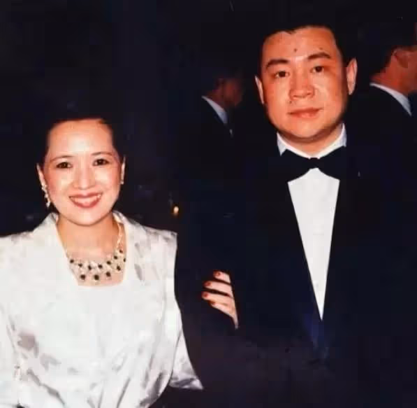「港片女神」李嘉欣自爆被搶救48小時脫險,網友:人在做,天在看