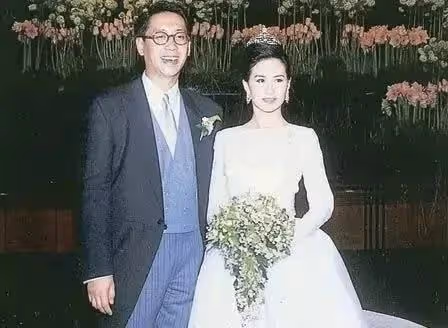 「港片女神」李嘉欣自爆被搶救48小時脫險,網友:人在做,天在看