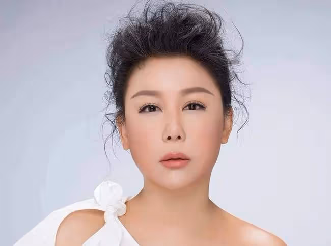 因在家中摔斷脊椎骨,女星為安全重裝豪宅,56歲身家上億仍未婚