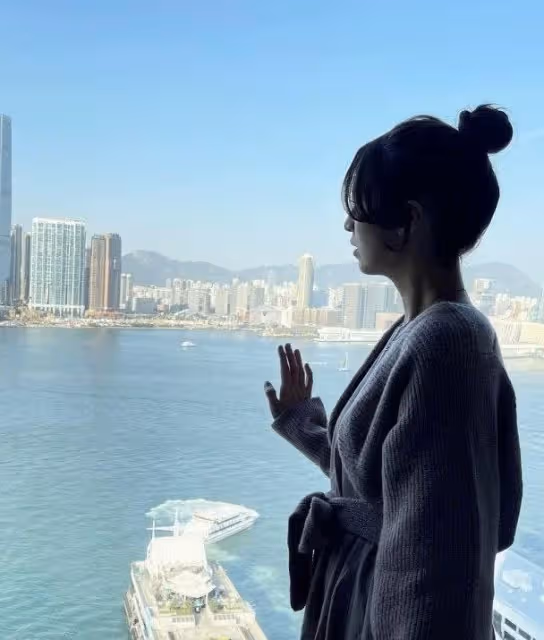 P圖過度？TVB宅男女神孫慧雪泳池邊曬大長腿，網民：目測有三米