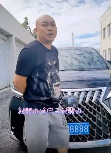 劉小利對趙本山不敬,被二婚老婆一盆冷水從頭潑到腳