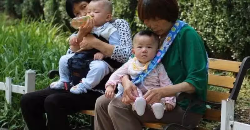 奶奶罵孫子，你有人養沒人教。孫子懟道，這一切都是拜你所賜