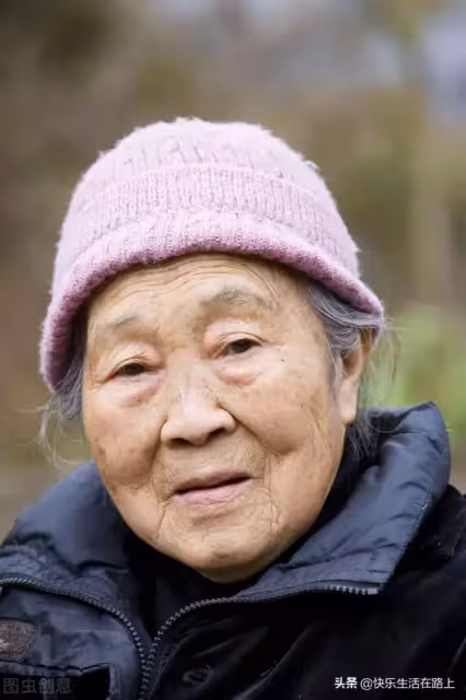 奶奶罵孫子,你有人養沒人教。孫子懟道,這一切都是拜你所賜