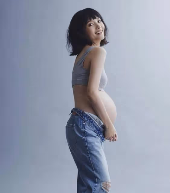 恭喜!香港著名女星宣布平安產女,嫁入豪門三年抱仨被諷生育機器