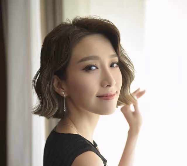 TVB著名女星桃花運爆棚,身邊同時有3個追求者,有望在今年脫單