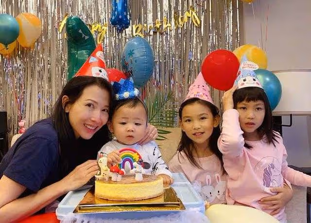 蔡少芬為兒子舉辦生日宴,一家五口齊出鏡,2歲小壽星像極了爸爸