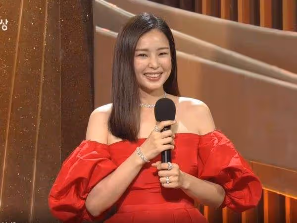 38歲韓國女神升級當媽!自曝懷孕已4個月,上個月才閃嫁富豪老公