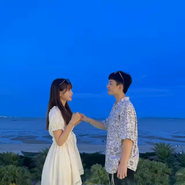 00後網紅結婚!生日當天到法定年齡急領證,與大6歲女友修成正果