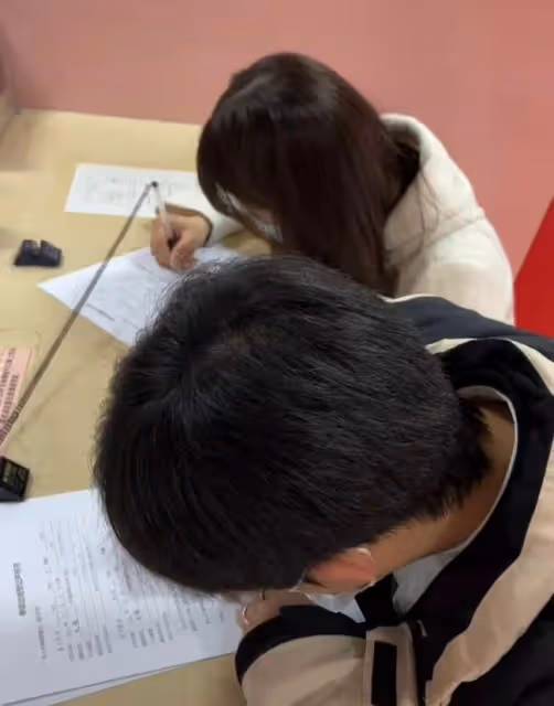 00後網紅結婚!生日當天到法定年齡急領證,與大6歲女友修成正果