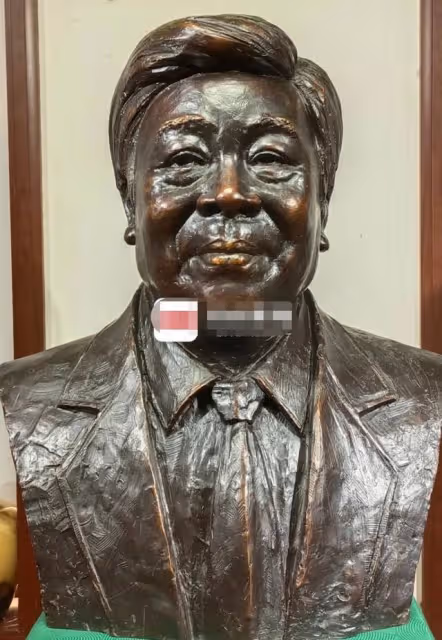 趙忠祥立雕像惹爭議!揭幕儀式畫面曝光,倪萍落淚似仍未走出