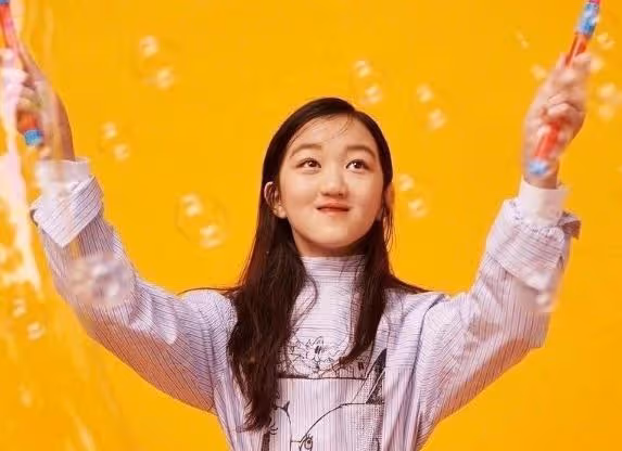 王菲花幾百萬為女兒李嫣治嘴唇,李嫣的嘴唇好了,人卻「變了」