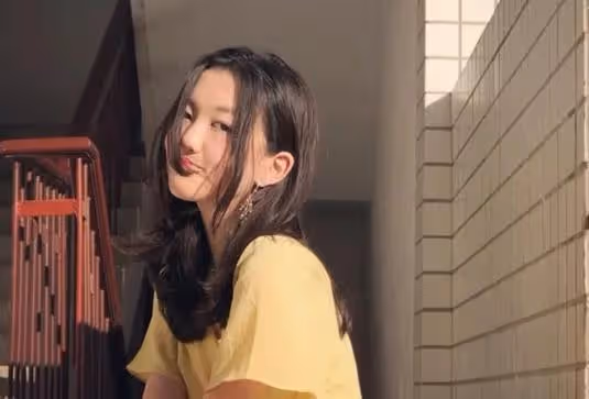 王菲花幾百萬為女兒李嫣治嘴唇,李嫣的嘴唇好了,人卻「變了」