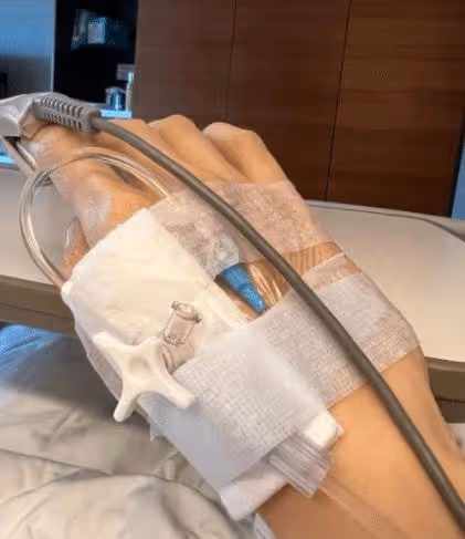 李嘉欣凌晨突然難以呼吸，被送往ICU搶救倆小時，差點成植物人