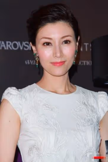 李嘉欣凌晨突然難以呼吸,被送往ICU搶救倆小時,差點成植物人