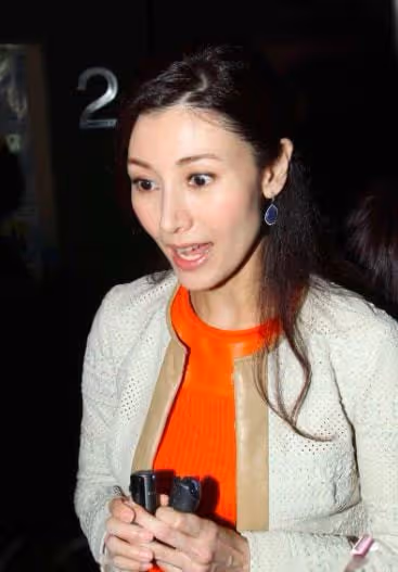 李嘉欣凌晨突然難以呼吸,被送往ICU搶救倆小時,差點成植物人