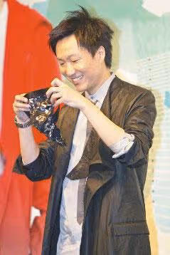 難掩氣憤!鄭中基曝《無賴》曾被要求改歌詞,稱很不妥TVB到至今
