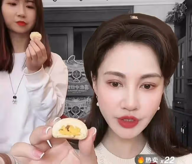撞臉Angelababy,搭檔過謝霆鋒,43歲楊雪直播帶貨狀態大好