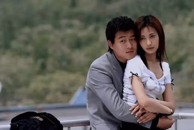 撞臉Angelababy,搭檔過謝霆鋒,43歲楊雪直播帶貨狀態大好