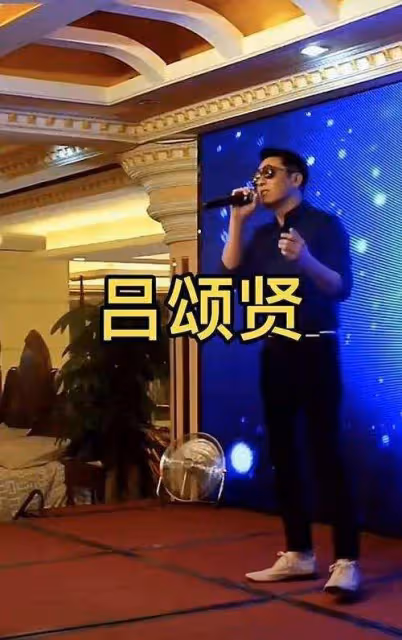 55歲最帥「令狐沖」現身內地商演,獻唱多首歌曲,卻少有觀眾捧場