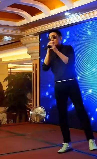 55歲最帥「令狐沖」現身內地商演,獻唱多首歌曲,卻少有觀眾捧場