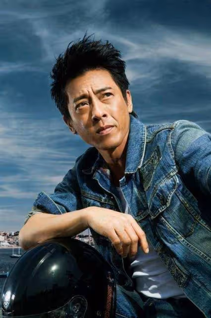 55歲最帥「令狐沖」現身內地商演,獻唱多首歌曲,卻少有觀眾捧場