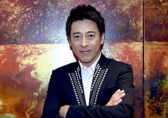 55歲最帥「令狐沖」現身內地商演，獻唱多首歌曲，卻少有觀眾捧場