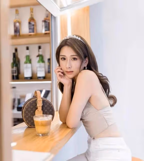 騙吃騙喝?前港姐十強被炮轟做人不守信用,生活奢華愛曬火辣身材
