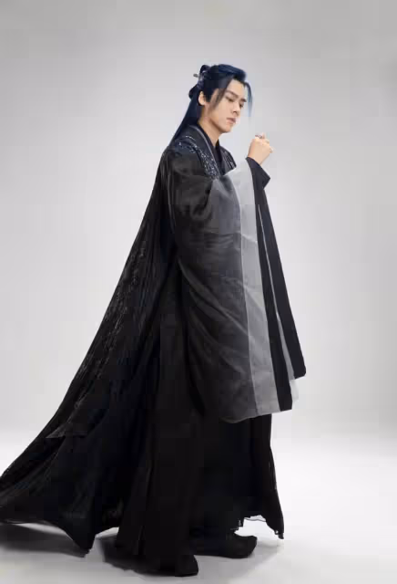 李易峰新劇開播熱度高!臉腫演技木被詬病,劇情魔改引原著黨不滿