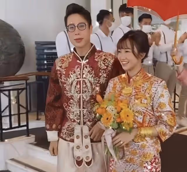 恭喜！26歲TVB人氣港姐大婚，戴近20套富貴金器風光出嫁