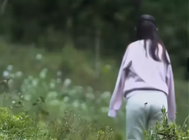 女孩9歲失去雙臂!一度靠乞討為生 用腳學刺繡養全家「逆襲為大老闆」:人生無絕境