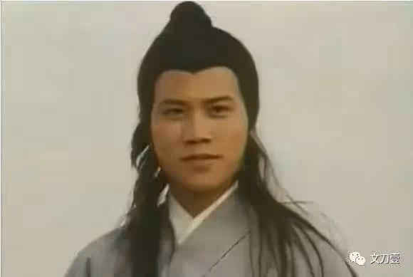 「香港教父」萬梓良,向鄧萃雯下跪拒絕周星馳,落魄時還為港片出力