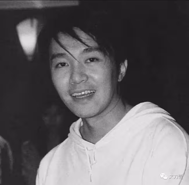 「香港教父」萬梓良,向鄧萃雯下跪拒絕周星馳,落魄時還為港片出力