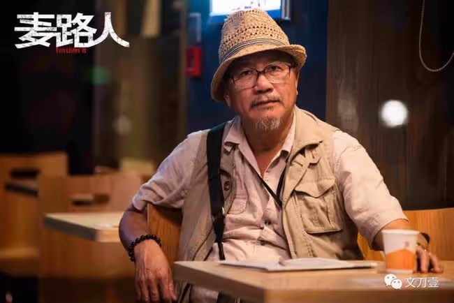 「香港教父」萬梓良,向鄧萃雯下跪拒絕周星馳,落魄時還為港片出力