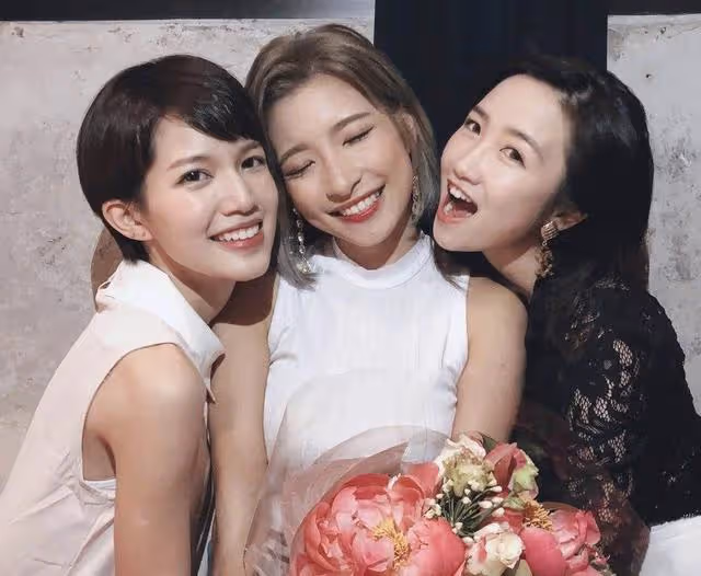 恭喜！26歲TVB人氣港姐大婚，戴近20套富貴金器風光出嫁