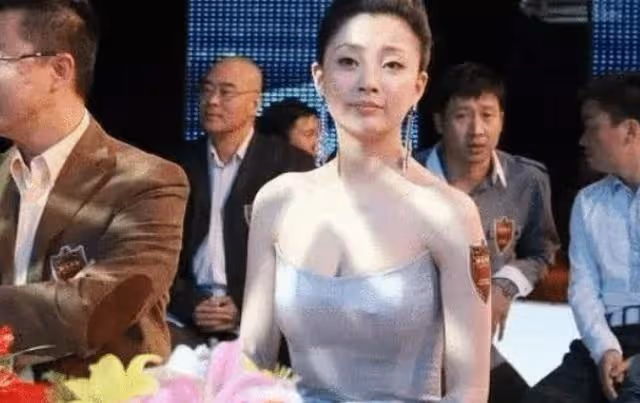 她年輕時迷死一大片男人,今41歲素顏仍很美,卻不結婚不生孩子